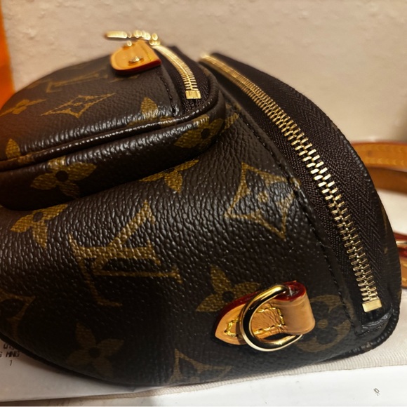 Louis Vuitton Mini Bumbag Women Monogram Pattern - Picture 12 of 15